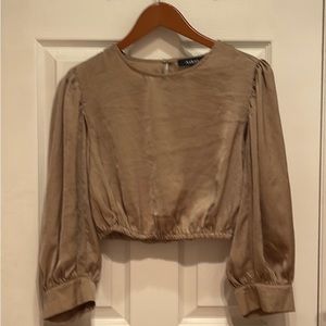 Aakaa (from VICI) Long Flowy Sleeve Cropped Shirt | Size S